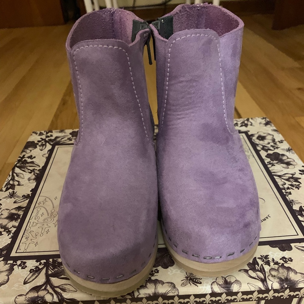 Never worn Hanna Andersson clog Boots size 31